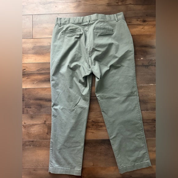 GAP Slim City Crop Pants Women’s Size 10 | Sage Green Chinos - Picture 5 of 6